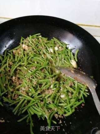 Stir-fried Sweet Potato Stems with Minced Meat recipe