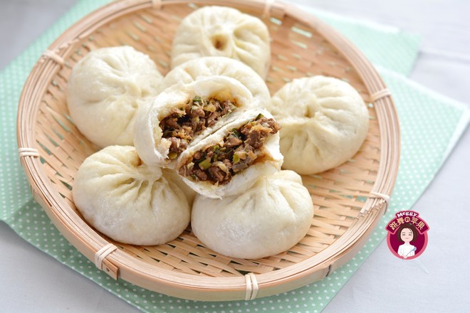 Pork Golden Needle Buns recipe