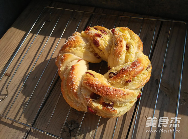 Coconut Cranberry Garland Bread recipe