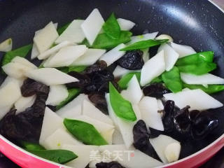 [family Quick Hand Stir-fry] Simple Stir-fried Banquet Dishes---fried Yam with Snow Peas and Fungus recipe