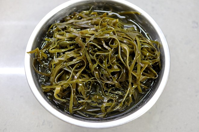 Hot and Sour Kelp Shreds recipe