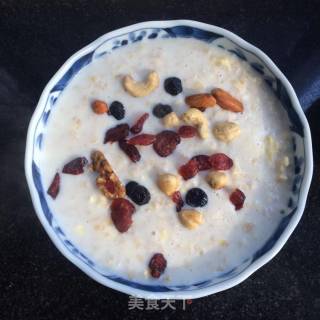 Milk Oatmeal Dried Fruit Bowl recipe
