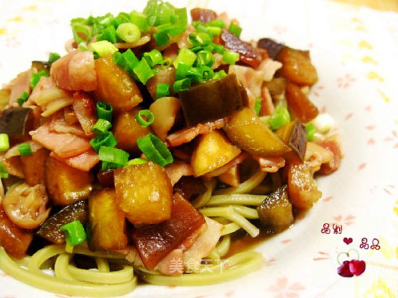 Eat Eggplant in A Different Way-fried Noodles with Diced Eggplant and Bacon recipe