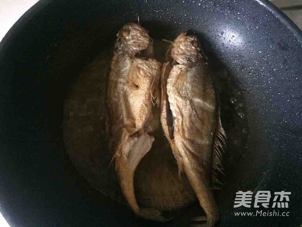 Homemade Roasted Yellow Croaker (fried Fish Intact and Not Broken) recipe