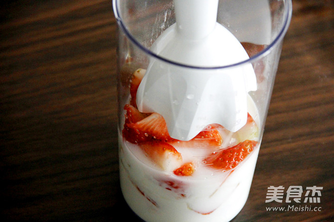 Strawberry Milkshake Smoothie recipe