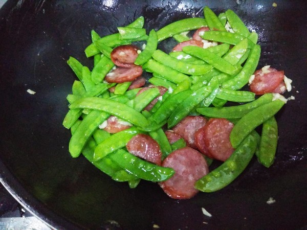 Stir-fried Snow Peas with Sausage recipe