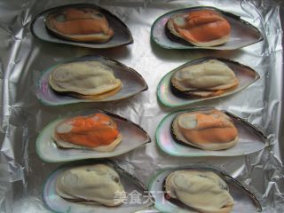 Baked Mussels with Pickled Pepper and Cheese recipe