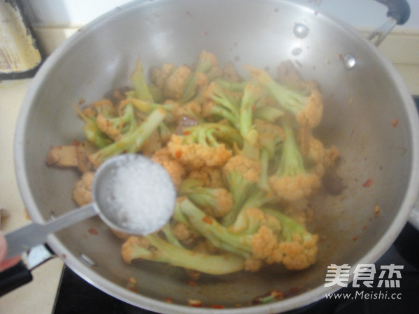 Stir-fried Organic Cauliflower with Sauce recipe