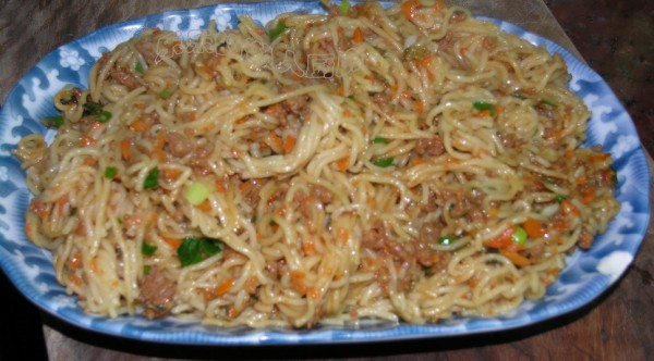 Braised Noodles with Carrots and Pork recipe