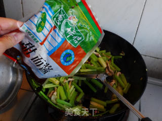 Stir-fried Celery Shredded Pork with Sauce recipe