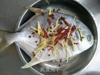 Steamed Golden Pomfret recipe