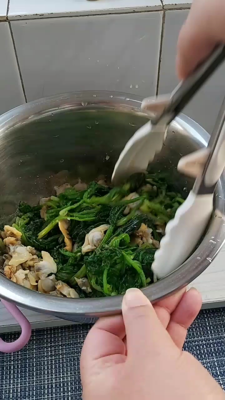 Clams with Spinach recipe