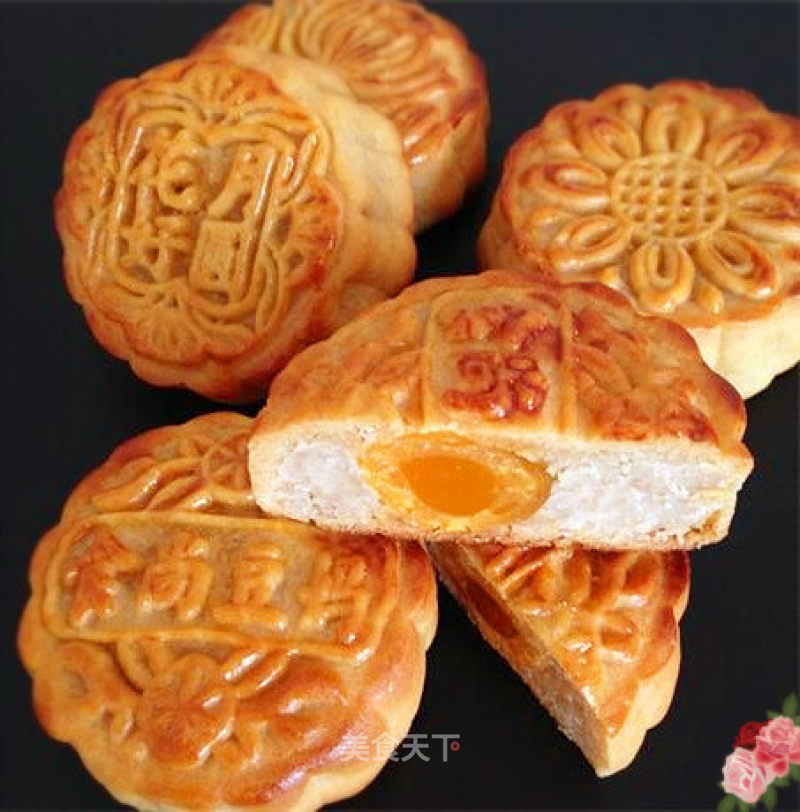 Mooncake with Lotus Seed Paste and Egg Yolk recipe