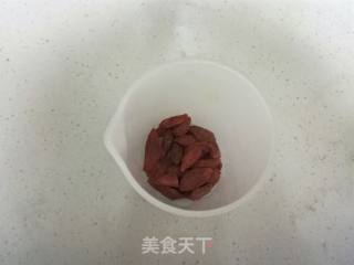 Oatmeal and Wolfberry Soy Milk recipe