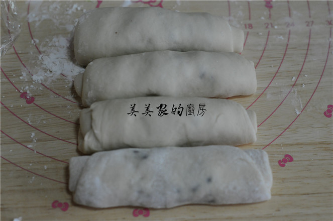 Little Red Bean Roll recipe