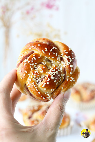 Bean Paste Flower Bread recipe