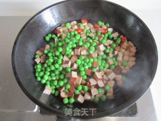 Fried Diced Pork with Peas and Eggs recipe