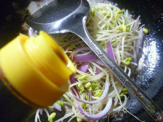 Fried Soy Sprouts with Purple Onion recipe
