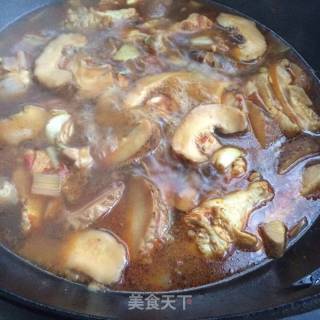 Stewed Mushrooms with Chicken Wings and Roots recipe