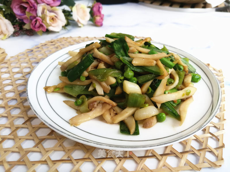 Fried Pleurotus Eryngii with Sweet Beans recipe