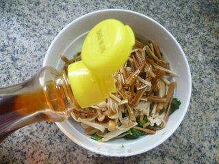 Golden Needle Mushroom Mixed with Dried Cabbage Core recipe