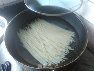 Stir-fried Rice Noodles with Pickled Peppers and Rape recipe