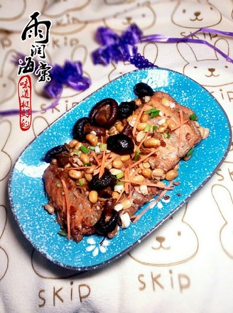 Salmon Steak Stewed with Soybeans recipe