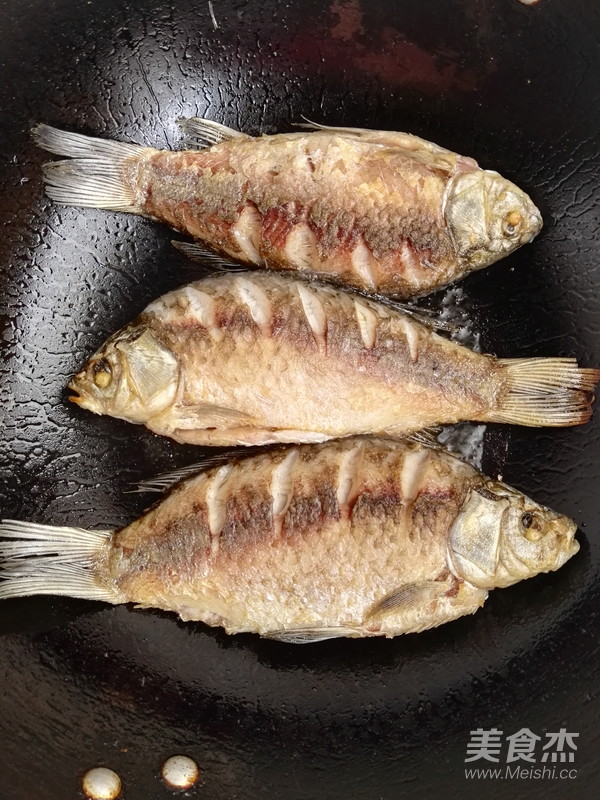 Stewed Crucian Carp with Shiitake Mushrooms recipe