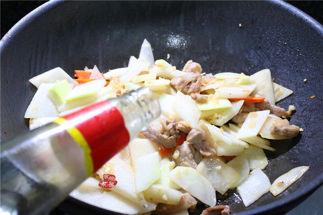 Stir-fried Kohlrabi with Pork Belly recipe