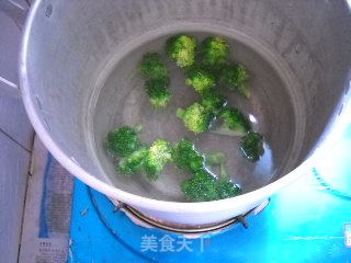 Two-color Egg Stewed with Broccoli recipe