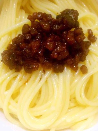 Yellow Noodles with Meat Sauce recipe