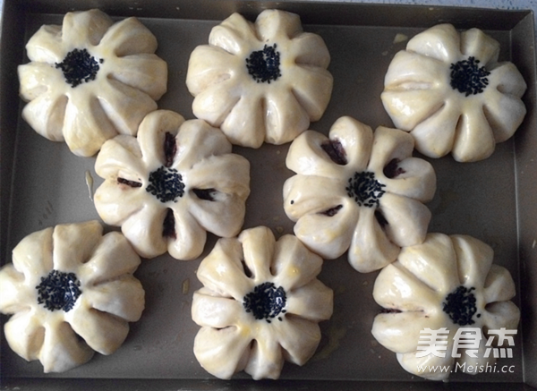 Red Bean Paste Bread Like A Flower recipe