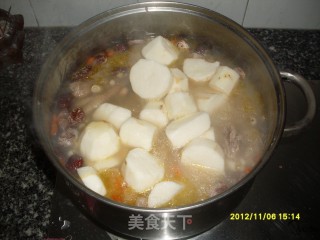 A Bowl of Good Soup-chicken Feet, Peanuts, Yam, Pork Bone Soup recipe