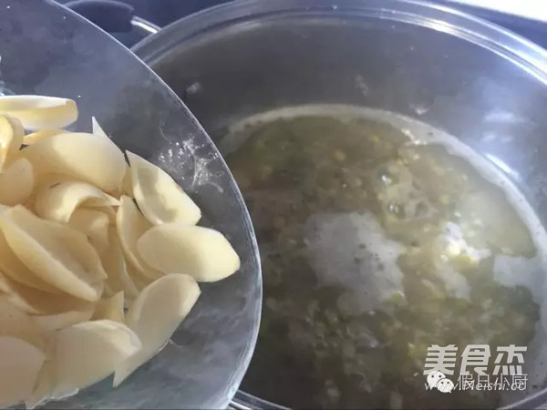 Mung Bean Lily Soup recipe