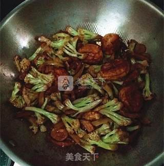 Stir-fried Cauliflower with Tiger Skin Egg and Pork Slices recipe