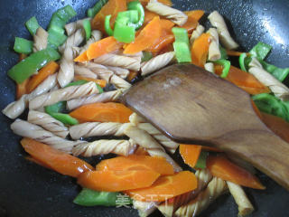 Stir-fried Bean Tendons with Green Peppers and Carrots recipe