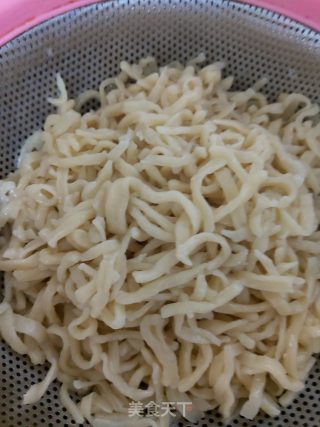 Hot Noodles with Sesame Paste recipe