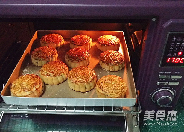 Cantonese Bean Paste Mooncake recipe