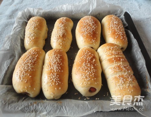 Pork Floss Hot Dog Intestine Bread recipe