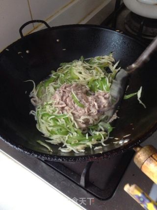Shredded Pork with Zizania and Green Pepper recipe