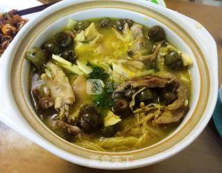 Snails, Pig's Feet and Duck Feet in Clay Pot recipe