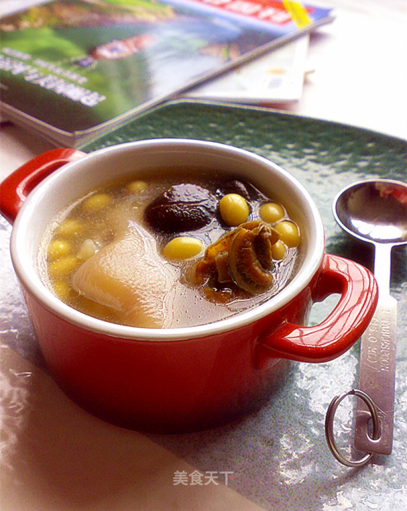 Mushroom and Soy Trotter Soup recipe