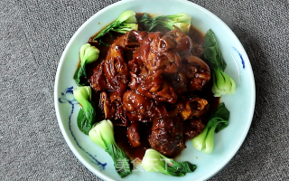 Braised Pork Feet in Sauce recipe