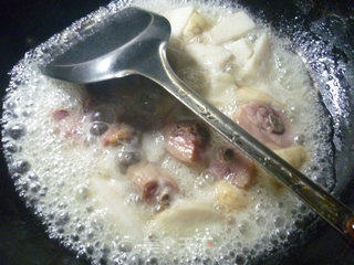 Cured Chicken Drumsticks Boiled with Taro recipe