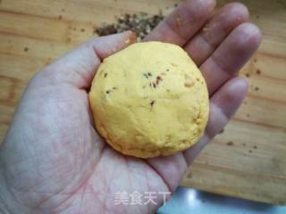 Pumpkin Glutinous Rice Cake with Moon Cake Filling recipe