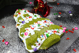 Hot Noodle Matcha Sponge Cake Christmas Tree recipe