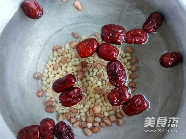 Corn, Peanuts, Red Dates and Chestnut Congee recipe