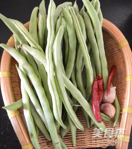 Sichuan Dry Stir-fried String Beans recipe