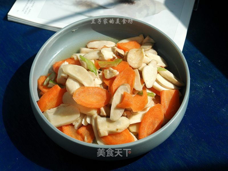 Fried Carrots with Pleurotus Eryngii recipe