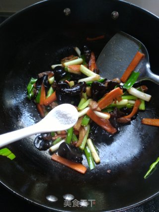 Fried Garlic Sprouts with Fungus recipe